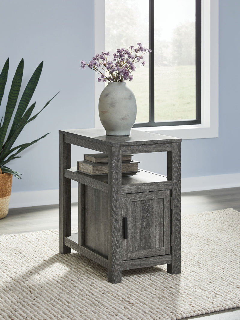 Fendenmore - Chair Side End Table - R&R Furniture Gallery (Fountain Valley, CA)