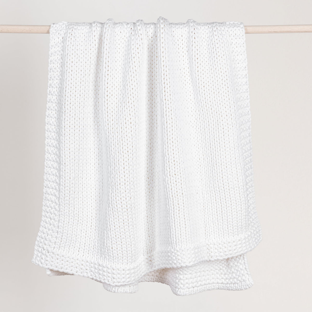 Throws - 50" x 70" Throw - White - R&R Furniture Gallery (Fountain Valley, CA)
