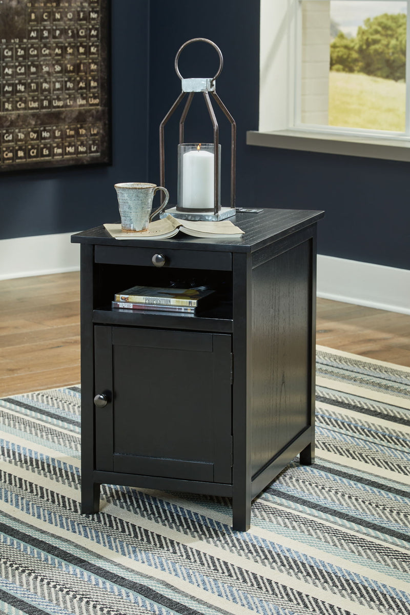 Treytown - Chair Side End Table - R&R Furniture Gallery (Fountain Valley, CA)