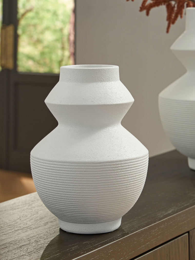Naveen - Vase - R&R Furniture Gallery (Fountain Valley, CA)