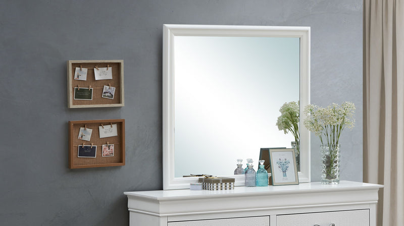 Elegant traditional wall mirror by Glory Furniture, featuring a classic frame suitable for any room decor.