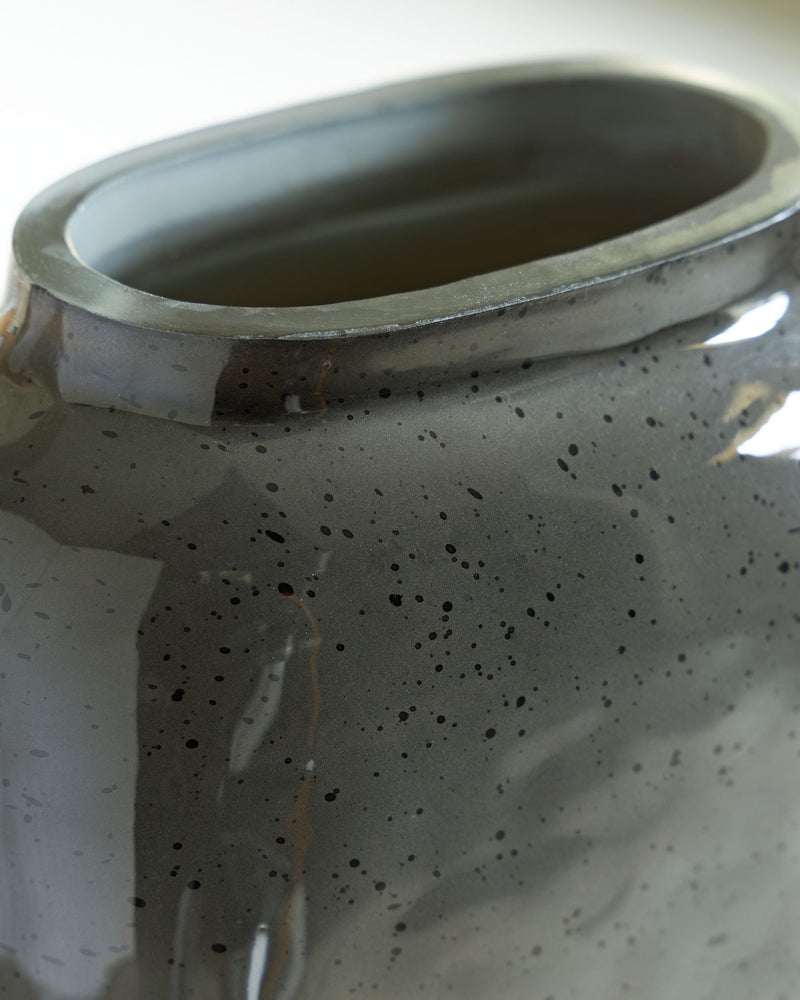 Kierlain - Vase - R&R Furniture Gallery (Fountain Valley, CA)
