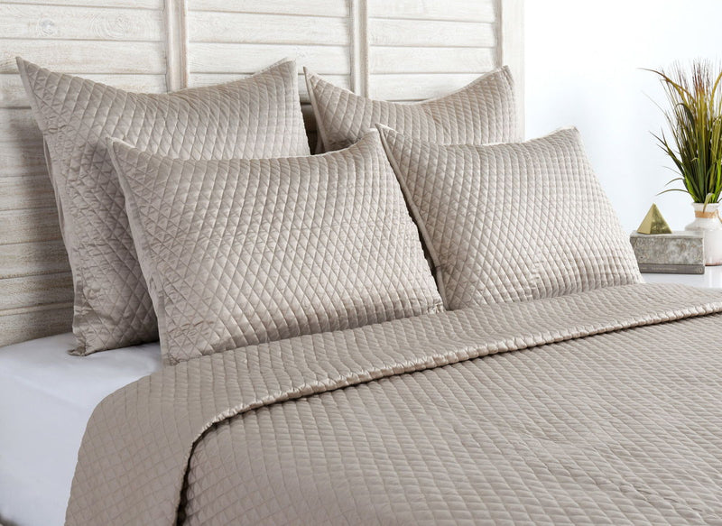 Diamond - Quilt Set - R&R Furniture Gallery (Fountain Valley, CA)