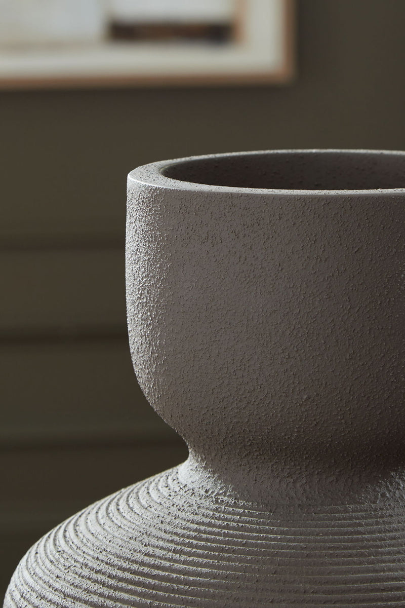 Dalsen - Vase - R&R Furniture Gallery (Fountain Valley, CA)