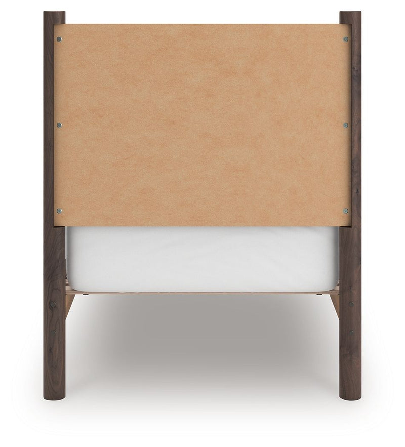 Pamytta - Panel Platform Bedroom Set