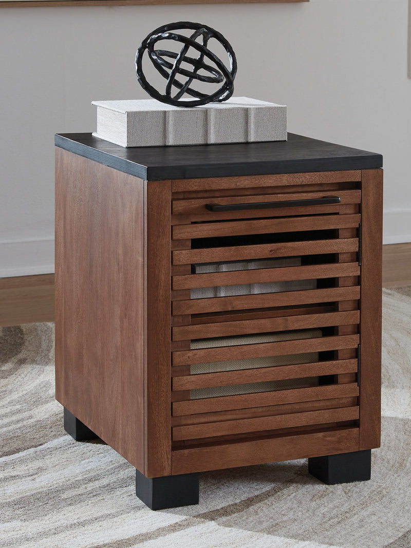 Kallari - Chair Side End Table - Warm Brown / Black - R&R Furniture Gallery (Fountain Valley, CA)