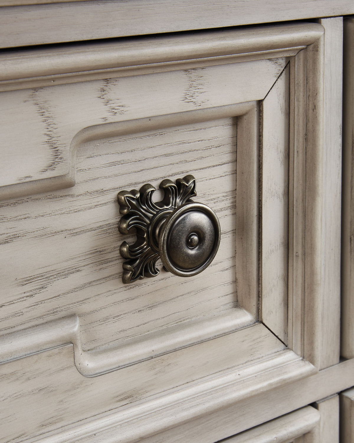 Bruchandi - Five Drawer Chest - Antique White - R&R Furniture Gallery (Fountain Valley, CA)