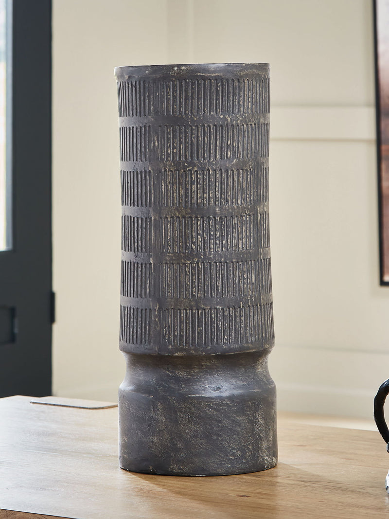 Beninworth - Vase - R&R Furniture Gallery (Fountain Valley, CA)