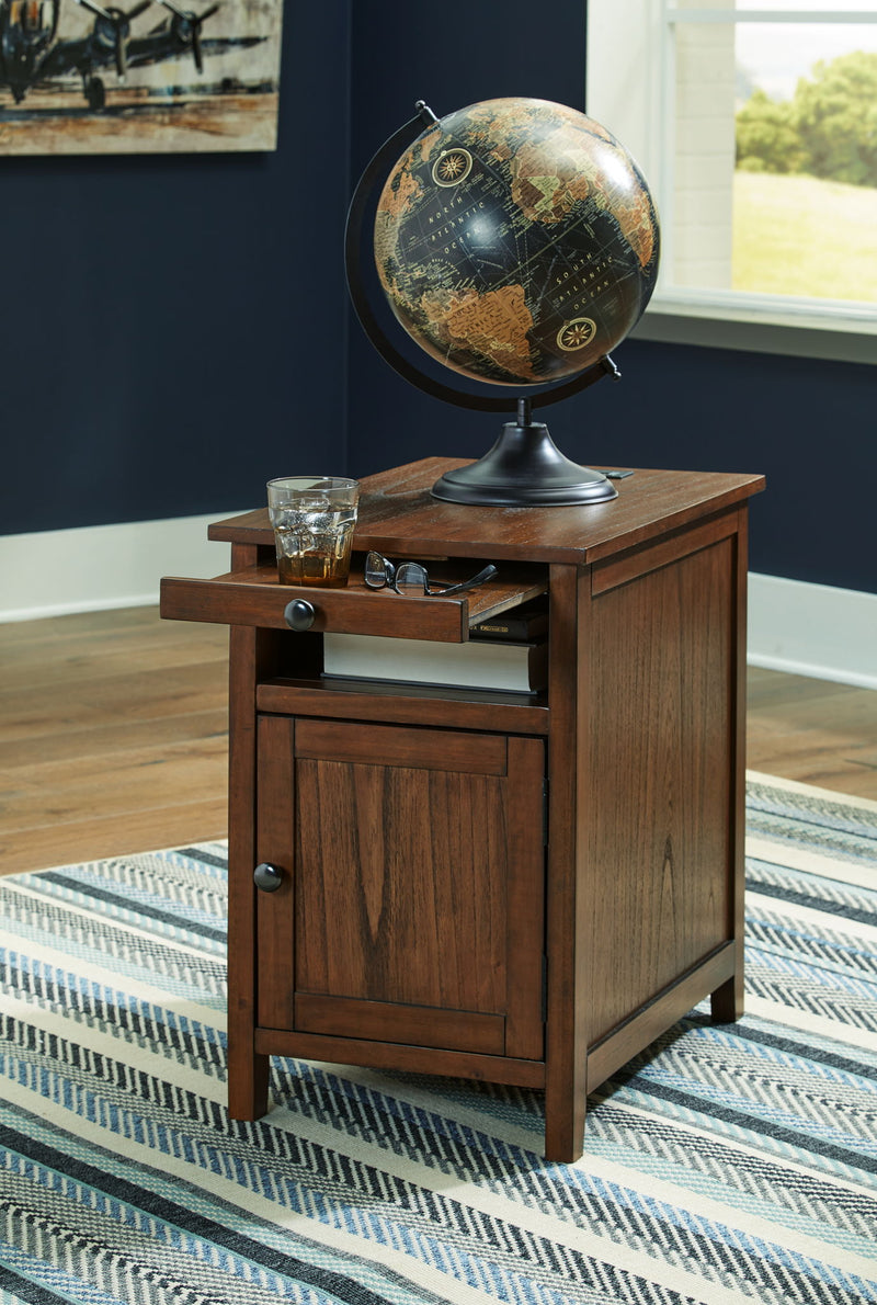 Treytown - Chair Side End Table - R&R Furniture Gallery (Fountain Valley, CA)