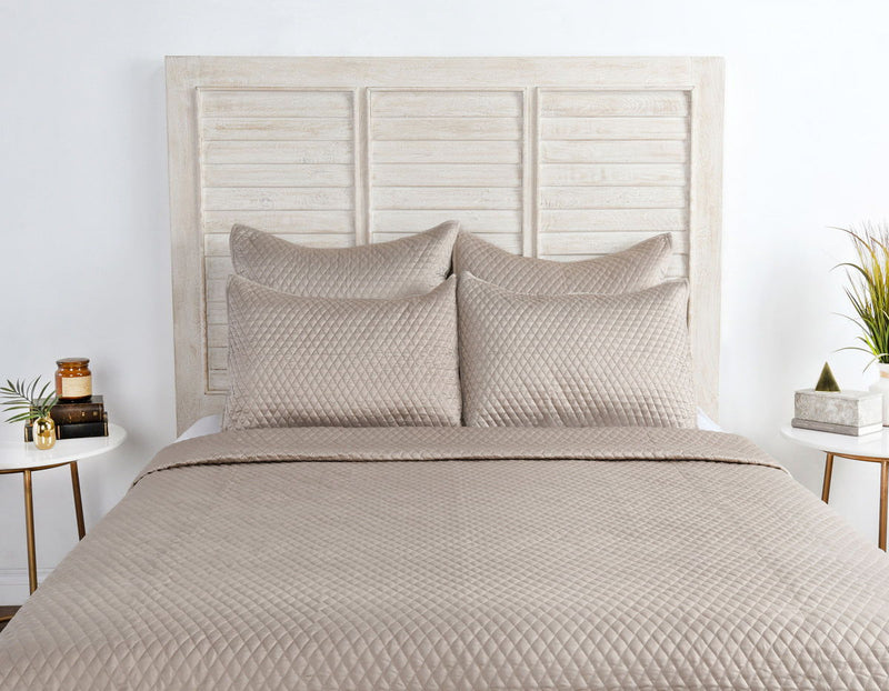 Diamond - Quilt Set - R&R Furniture Gallery (Fountain Valley, CA)
