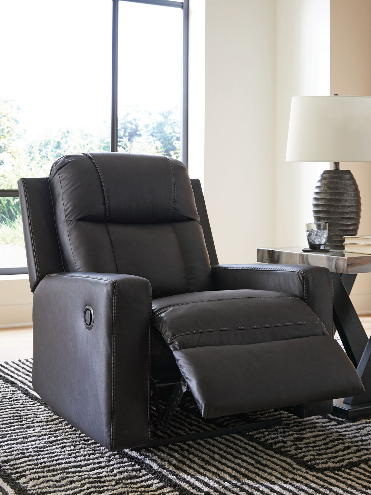 Mackmenville - Zero Wall Recliner - R&R Furniture Gallery (Fountain Valley, CA)