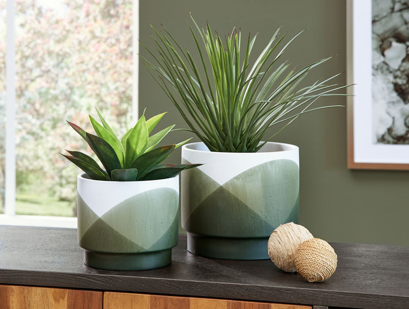 Ardenridge - Planter Set (Set of 2) - Green / White - R&R Furniture Gallery (Fountain Valley, CA)