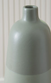 Peerland - Vase - R&R Furniture Gallery (Fountain Valley, CA)