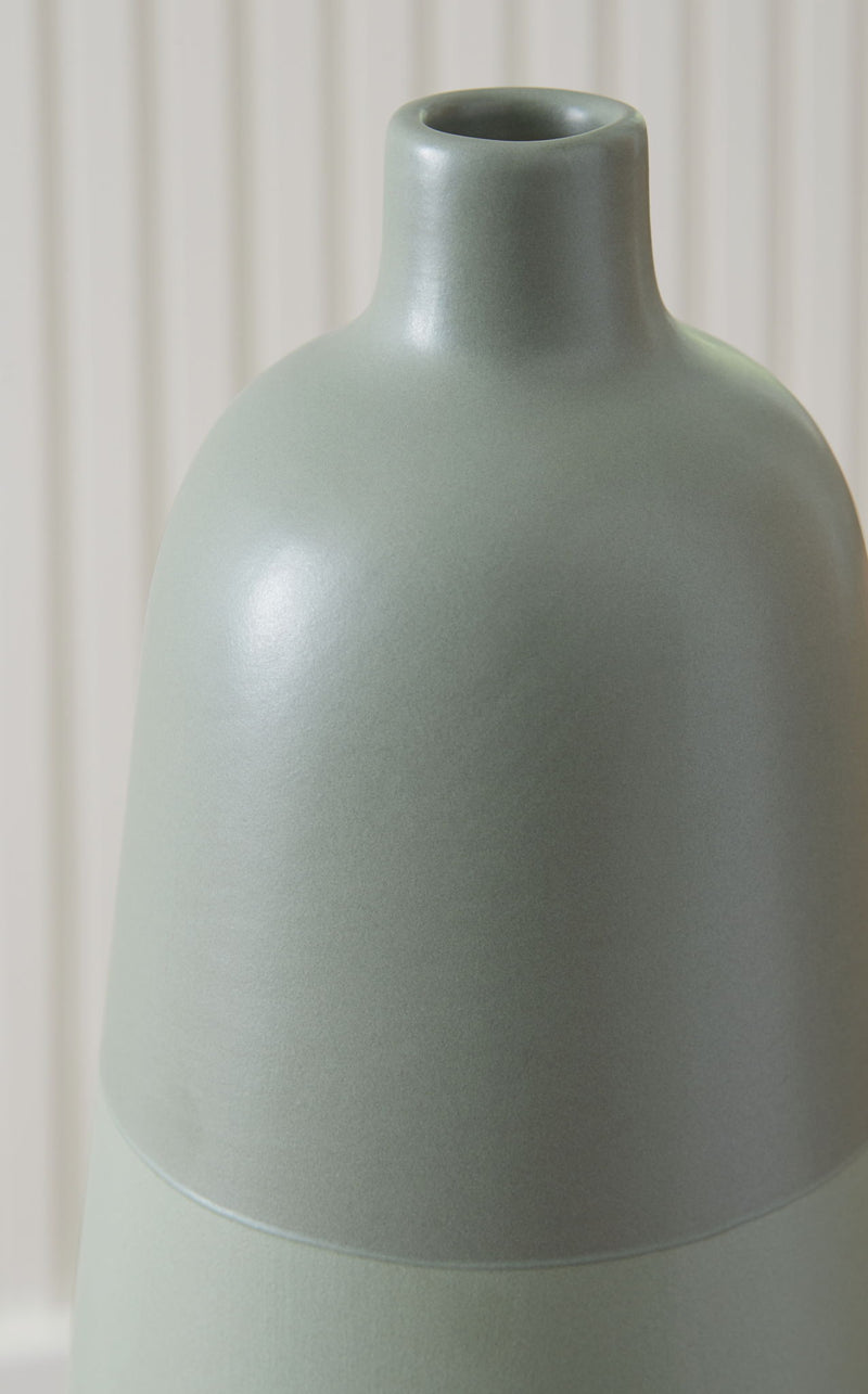 Peerland - Vase - R&R Furniture Gallery (Fountain Valley, CA)