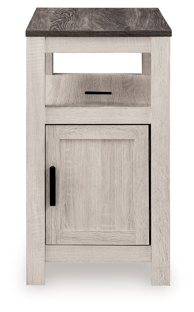 Fendenmore - Chair Side End Table - R&R Furniture Gallery (Fountain Valley, CA)