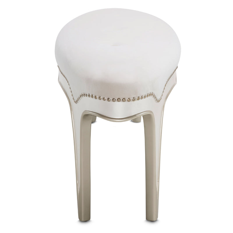 London Place - Bed Bench - Creamy Pearl - R&R Furniture Gallery (Fountain Valley, CA)
