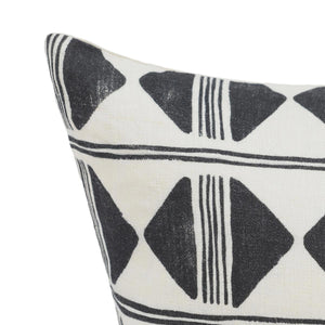 Nubia - 22" x 22" Pillow - Black / White