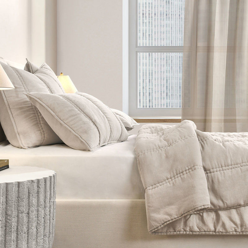 Rowen - Quilt - R&R Furniture Gallery (Fountain Valley, CA)