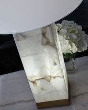 Linderfield - Alabaster Table Lamp - White / Gold Finish - R&R Furniture Gallery (Fountain Valley, CA)