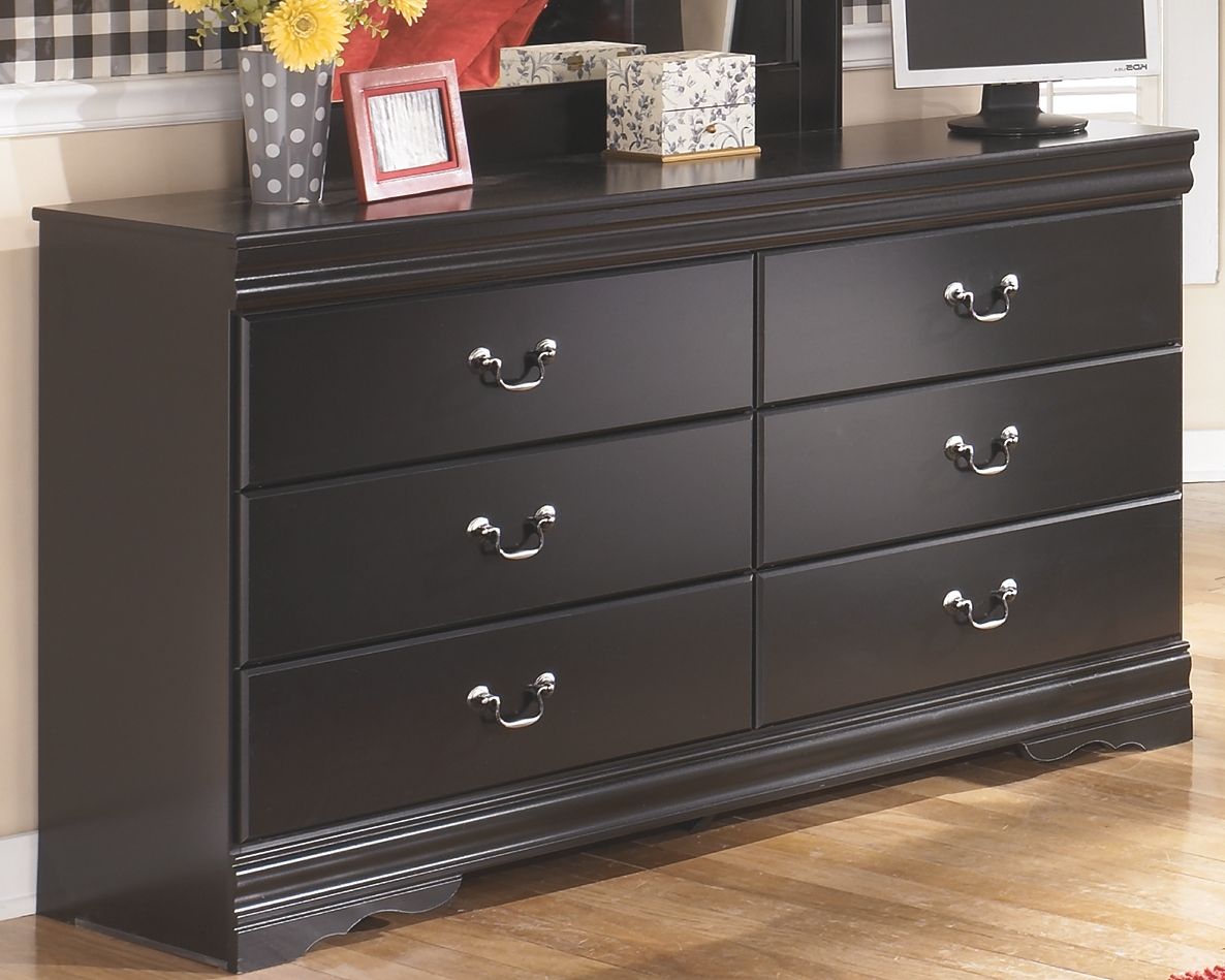 Huey Vineyard - Six Drawer Dresser - Black - R&R Furniture Gallery (Fountain Valley, CA)