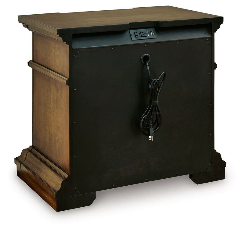 Frantanna - Three Drawer Night Stand - Brown - R&R Furniture Gallery (Fountain Valley, CA)