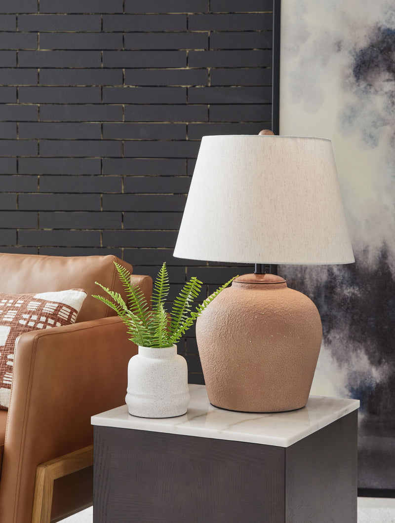 Scantor - Metal Table Lamp - Rust - R&R Furniture Gallery (Fountain Valley, CA)
