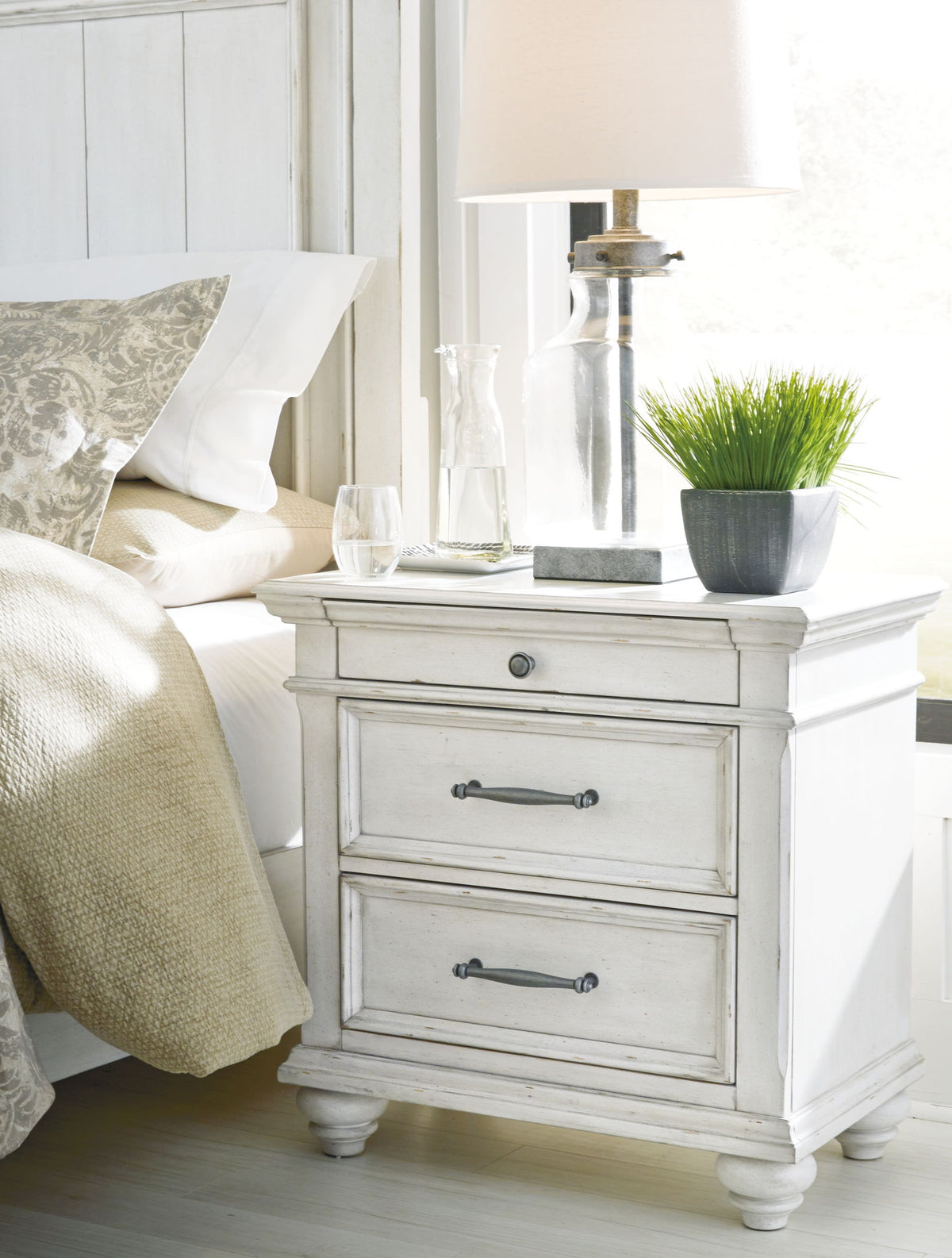 Kanwyn - Three Drawer Night Stand - Whitewash - R&R Furniture Gallery (Fountain Valley, CA)