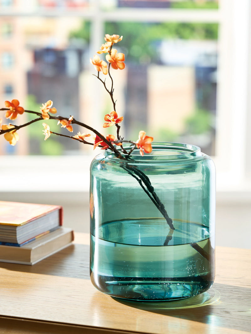 Inisland - Vase - R&R Furniture Gallery (Fountain Valley, CA)