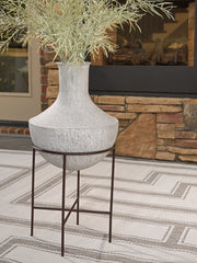 Estonbank - Vase - R&R Furniture Gallery (Fountain Valley, CA)