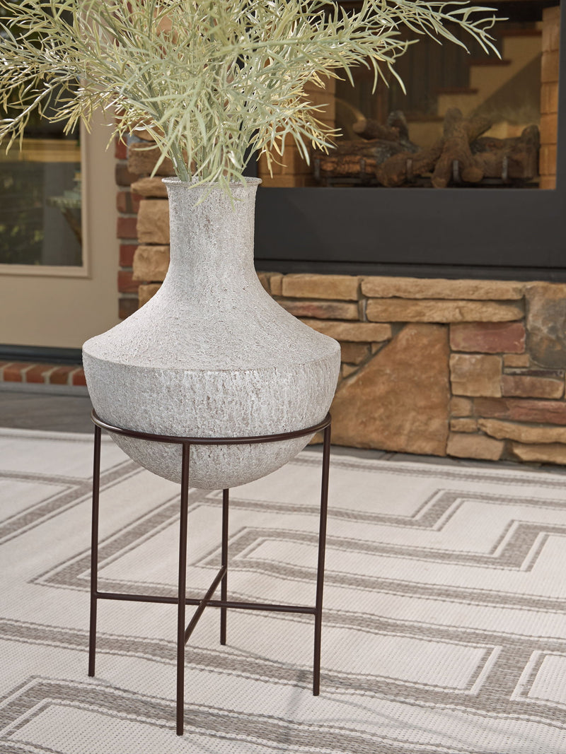 Estonbank - Vase - R&R Furniture Gallery (Fountain Valley, CA)