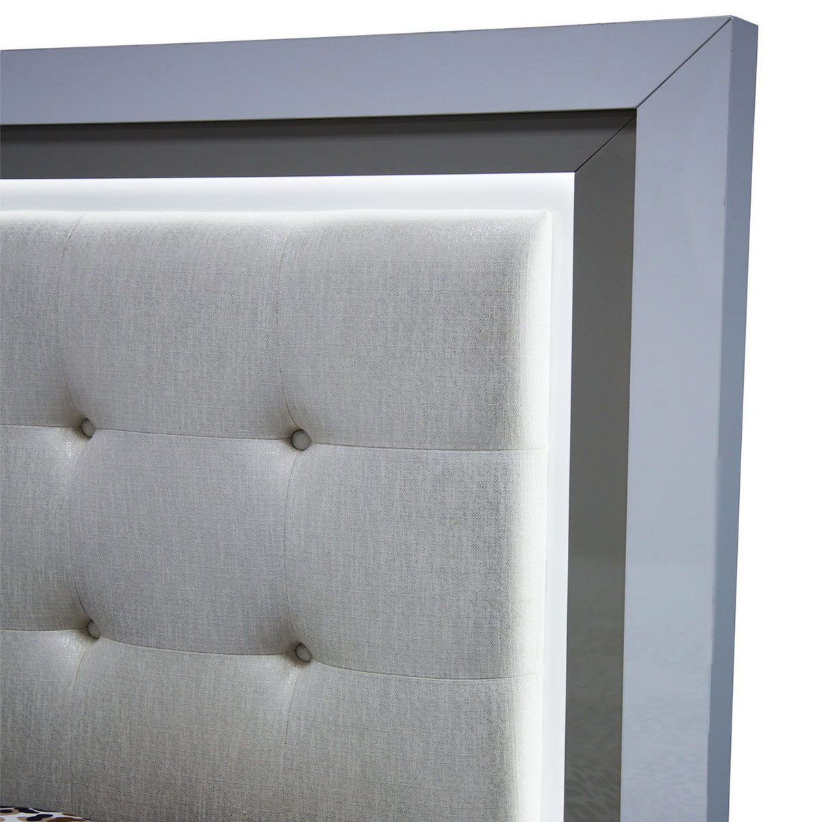 Sky Tower - Upholstered Bed - R&R Furniture Gallery (Fountain Valley, CA)