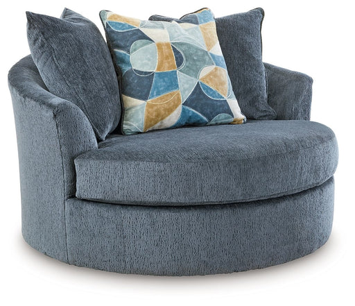 Maxon Place - Oversized Swivel Accent Chair - R&R Furniture Gallery (Fountain Valley, CA)