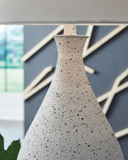 Wyattford - Metal Table Lamp - White / Black - R&R Furniture Gallery (Fountain Valley, CA)