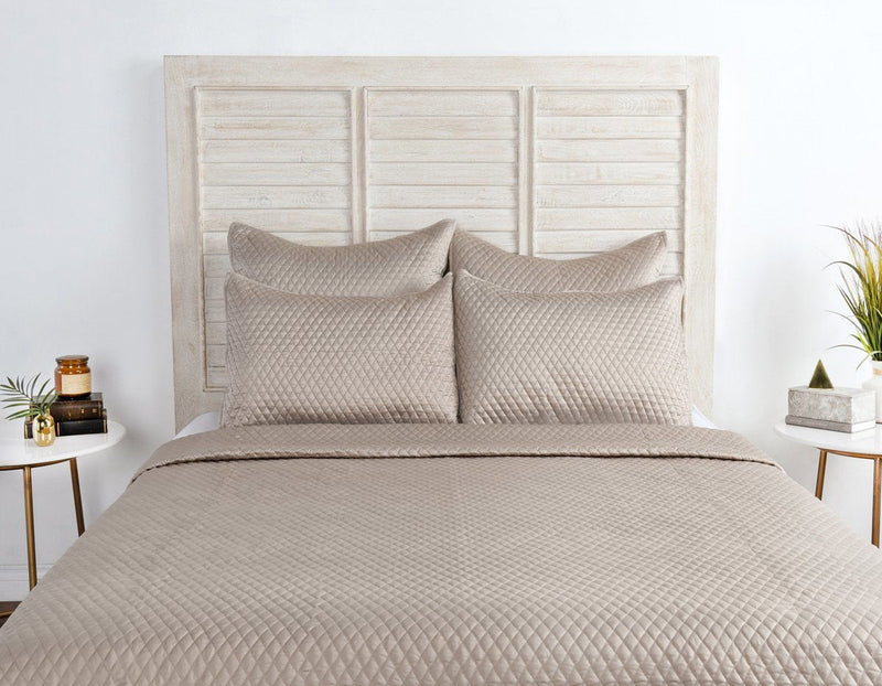 Diamond - Quilt Set - R&R Furniture Gallery (Fountain Valley, CA)