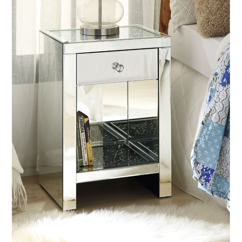 Noralie - 26"H Accent Table - Mirrored & Faux Diamonds - R&R Furniture Gallery (Fountain Valley, CA)