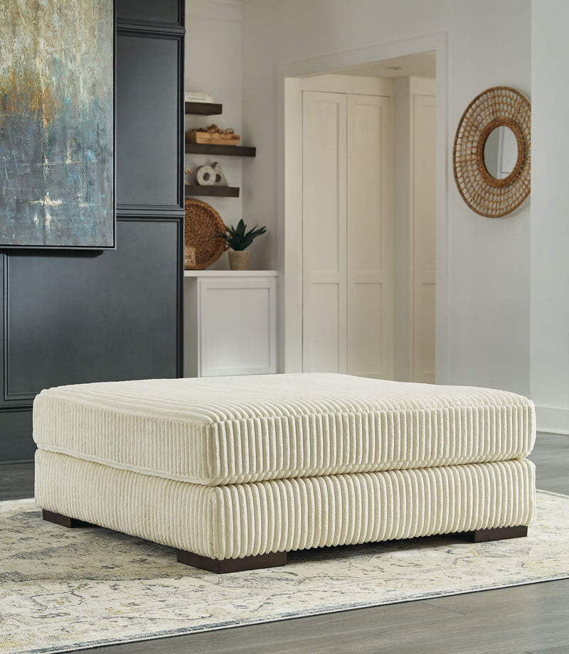 Lindyn - Oversized Accent Ottoman - R&R Furniture Gallery (Fountain Valley, CA)