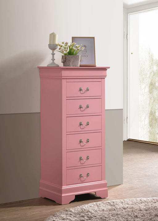 Traditional style lingerie storage chest by Glory Furniture, showcasing a timeless wooden lingerie chest with carved details.