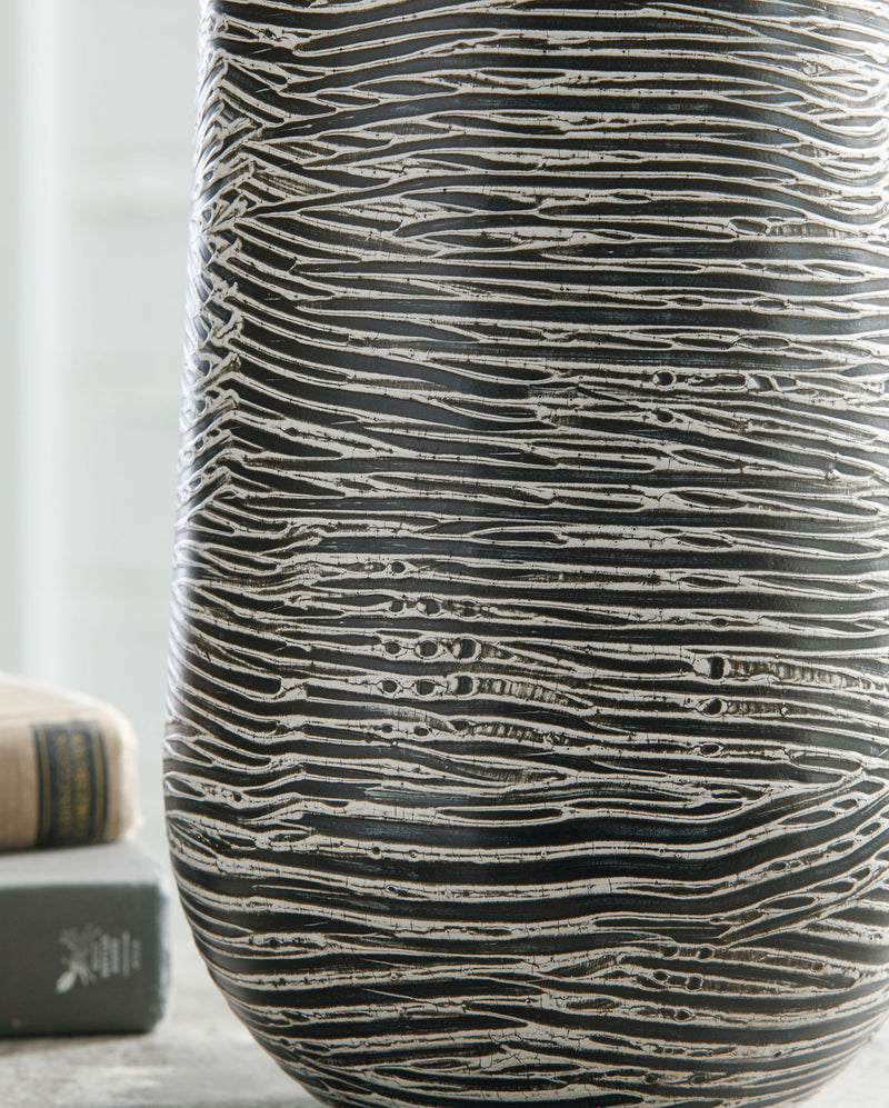 Fynn - Vase - R&R Furniture Gallery (Fountain Valley, CA)
