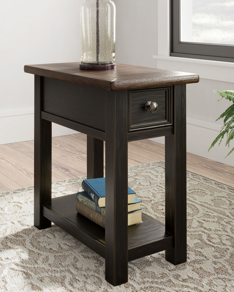 Tyler Creek - Chair Side End Table - Black / Gray - R&R Furniture Gallery (Fountain Valley, CA)