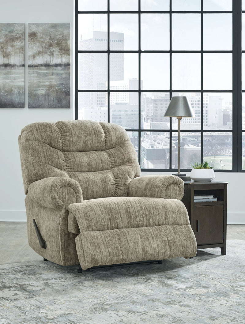 Movie Man - Zero Wall Recliner - R&R Furniture Gallery (Fountain Valley, CA)