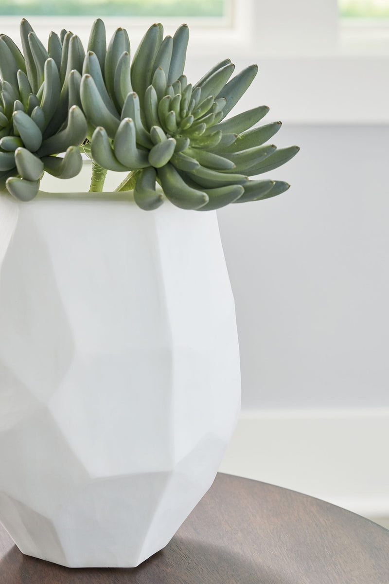 Karenton - Vase - R&R Furniture Gallery (Fountain Valley, CA)
