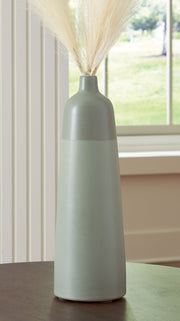 Peerland - Vase - R&R Furniture Gallery (Fountain Valley, CA)