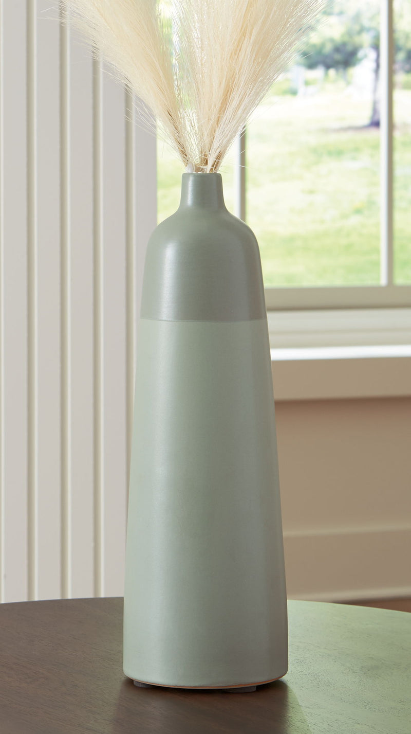 Peerland - Vase - R&R Furniture Gallery (Fountain Valley, CA)