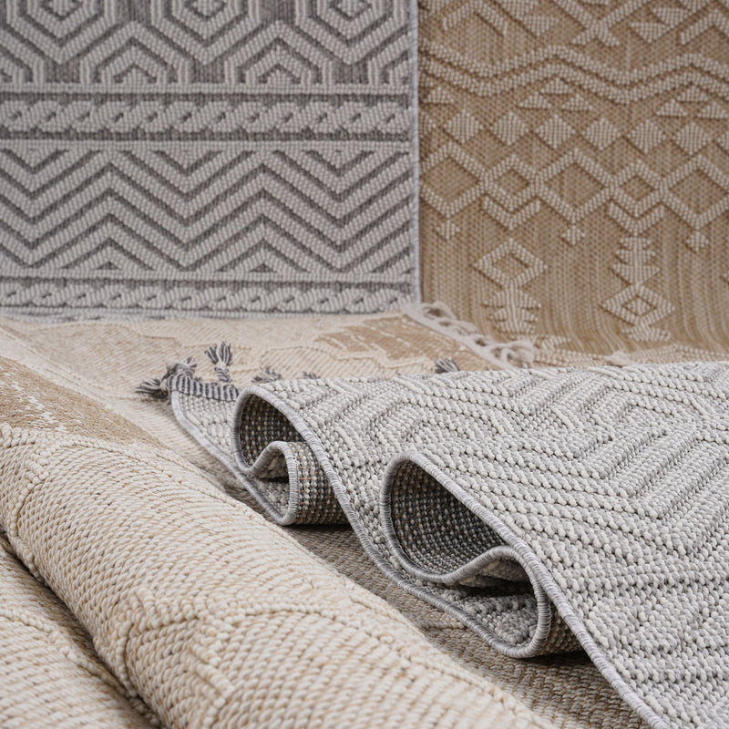 Guros - 6' X 9' Traditional Indoor / Outdoor Area Rug - White