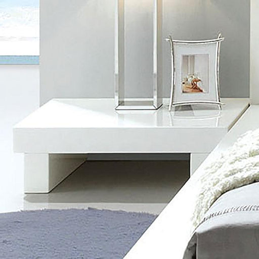Christie Glossy White Night Stand - R&R Furniture Gallery (Fountain Valley, CA)