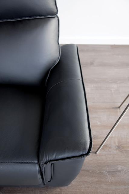 Bienne Sofa Manual Recliner White & Black - R&R Furniture Gallery (Fountain Valley, CA)