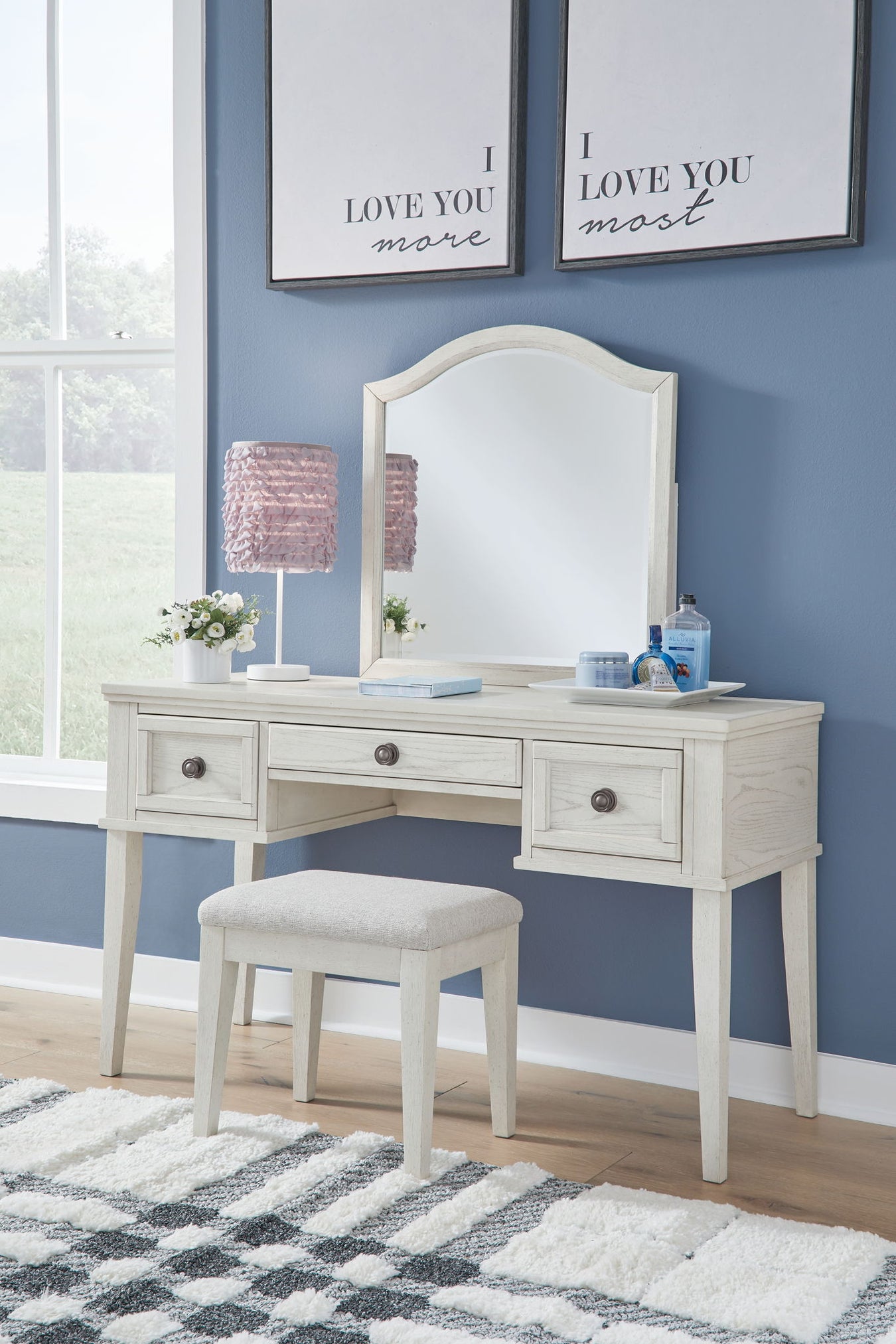 Robbinsdale - Mirrored Vanity With Stool - Antique White - R&R Furniture Gallery (Fountain Valley, CA)