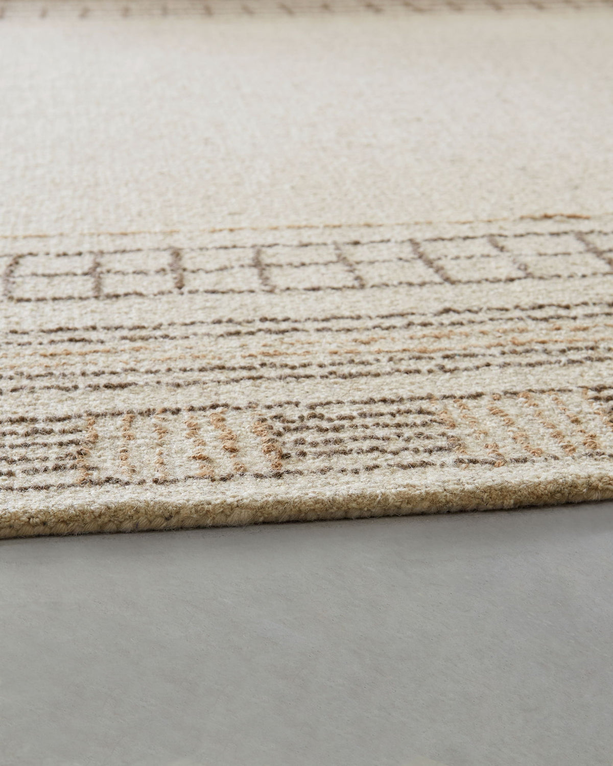 Idaman - Rug - R&R Furniture Gallery (Fountain Valley, CA)