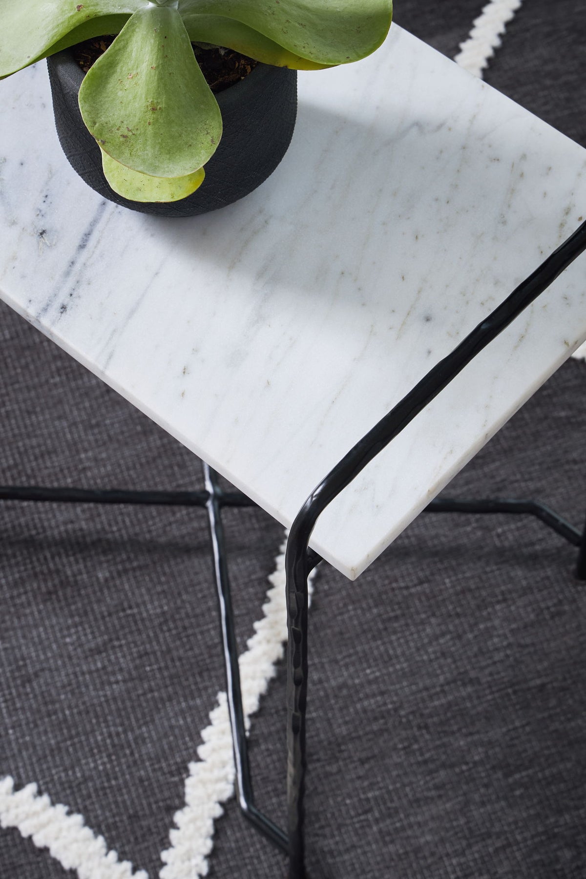 Ashber - Accent Table - White / Black - R&R Furniture Gallery (Fountain Valley, CA)