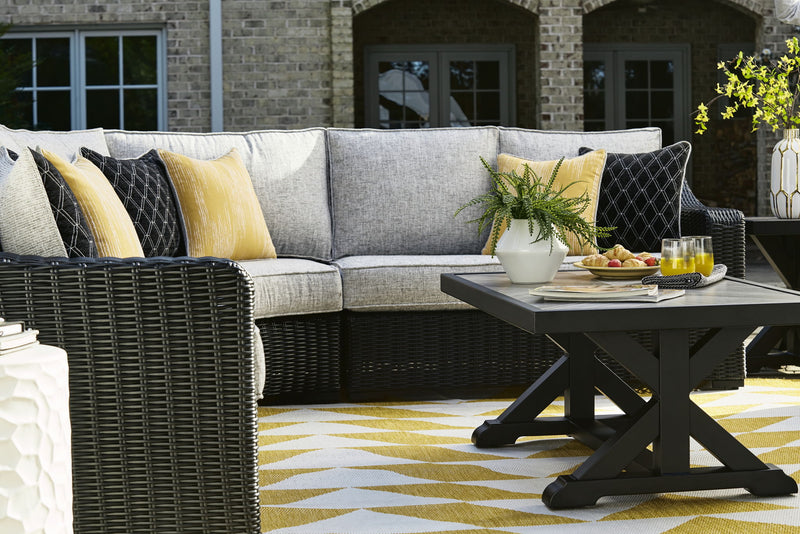 Beachcroft - Rectangular Cocktail Table - R&R Furniture Gallery (Fountain Valley, CA)